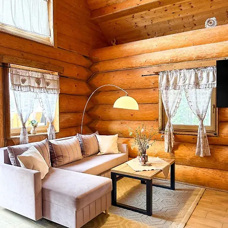 Medved, Vlk, Liska Zrubova Rozpravka Nad Rybnikom Kostolna Ves Exterior photo