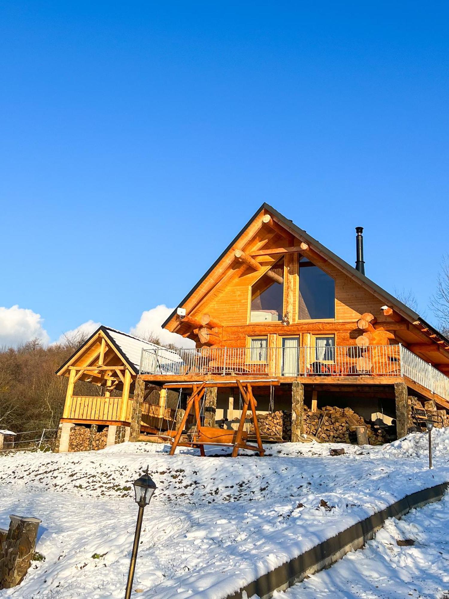 Medved, Vlk, Liska Zrubova Rozpravka Nad Rybnikom Chalet