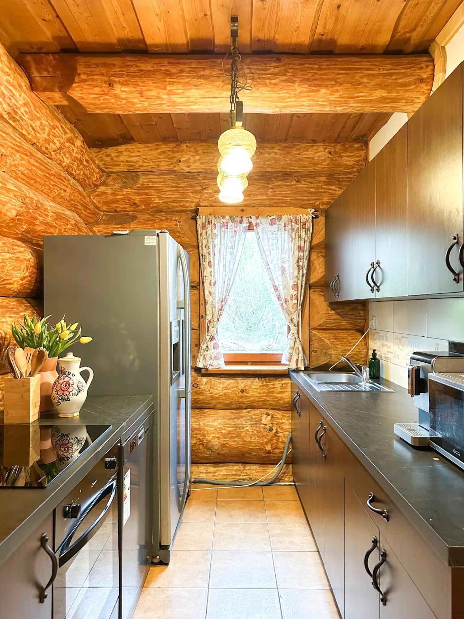 Medved, Vlk, Liska Zrubova Rozpravka Nad Rybnikom *