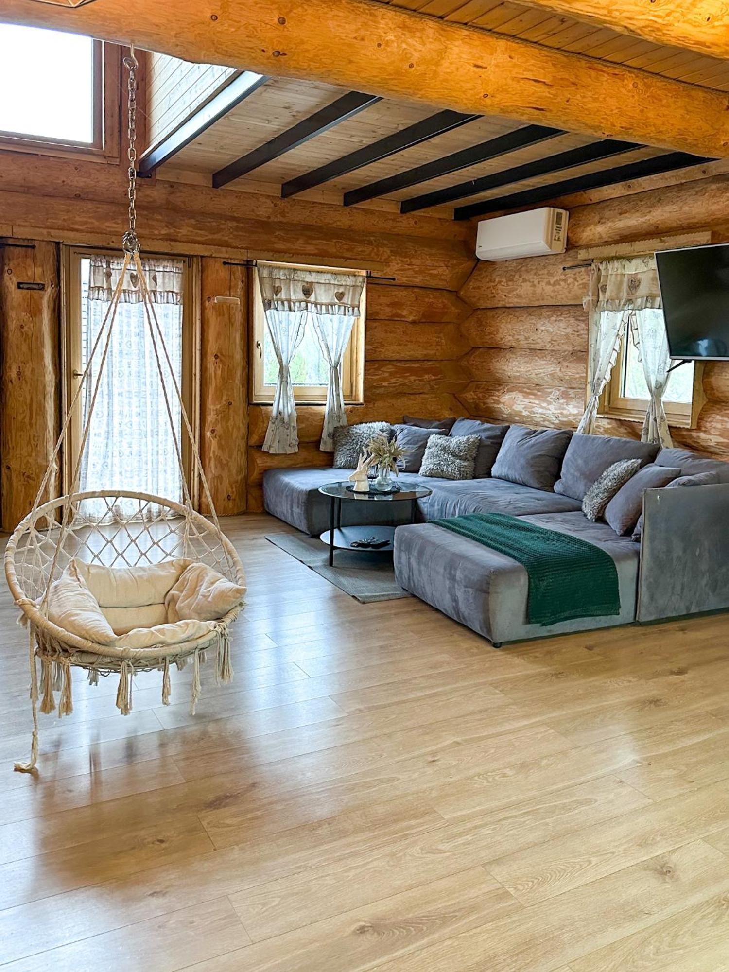 Medved, Vlk, Liska Zrubova Rozpravka Nad Rybnikom Chalet *