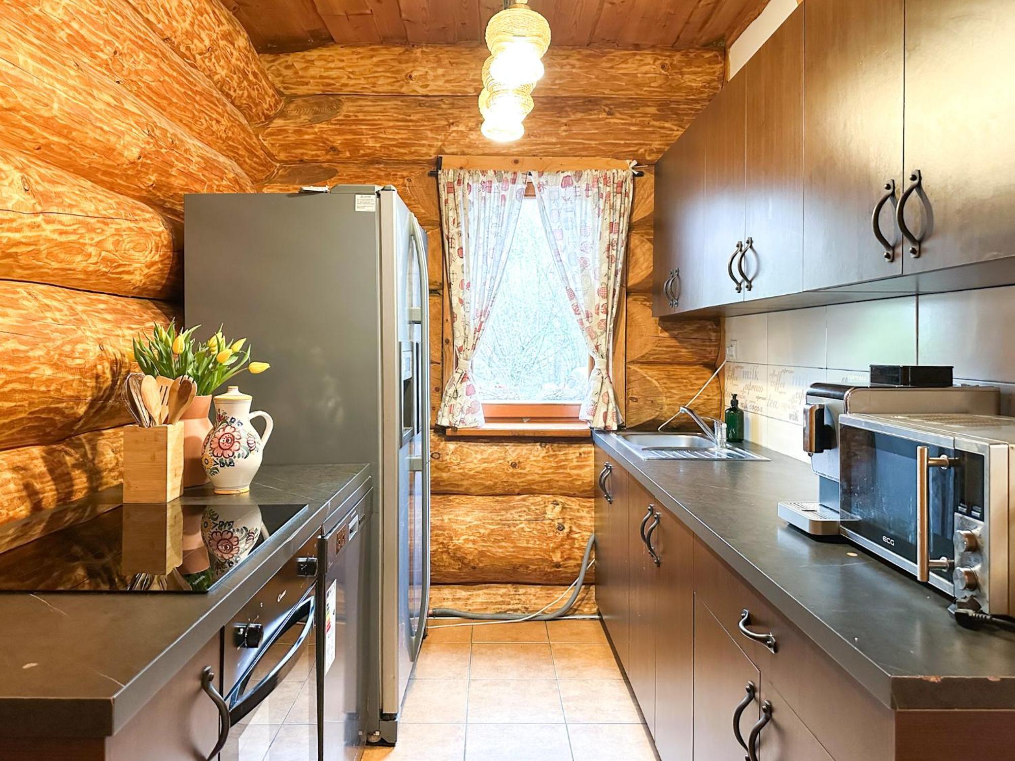 Medved, Vlk, Liska Zrubova Rozpravka Nad Rybnikom Chalet Kostolna Ves