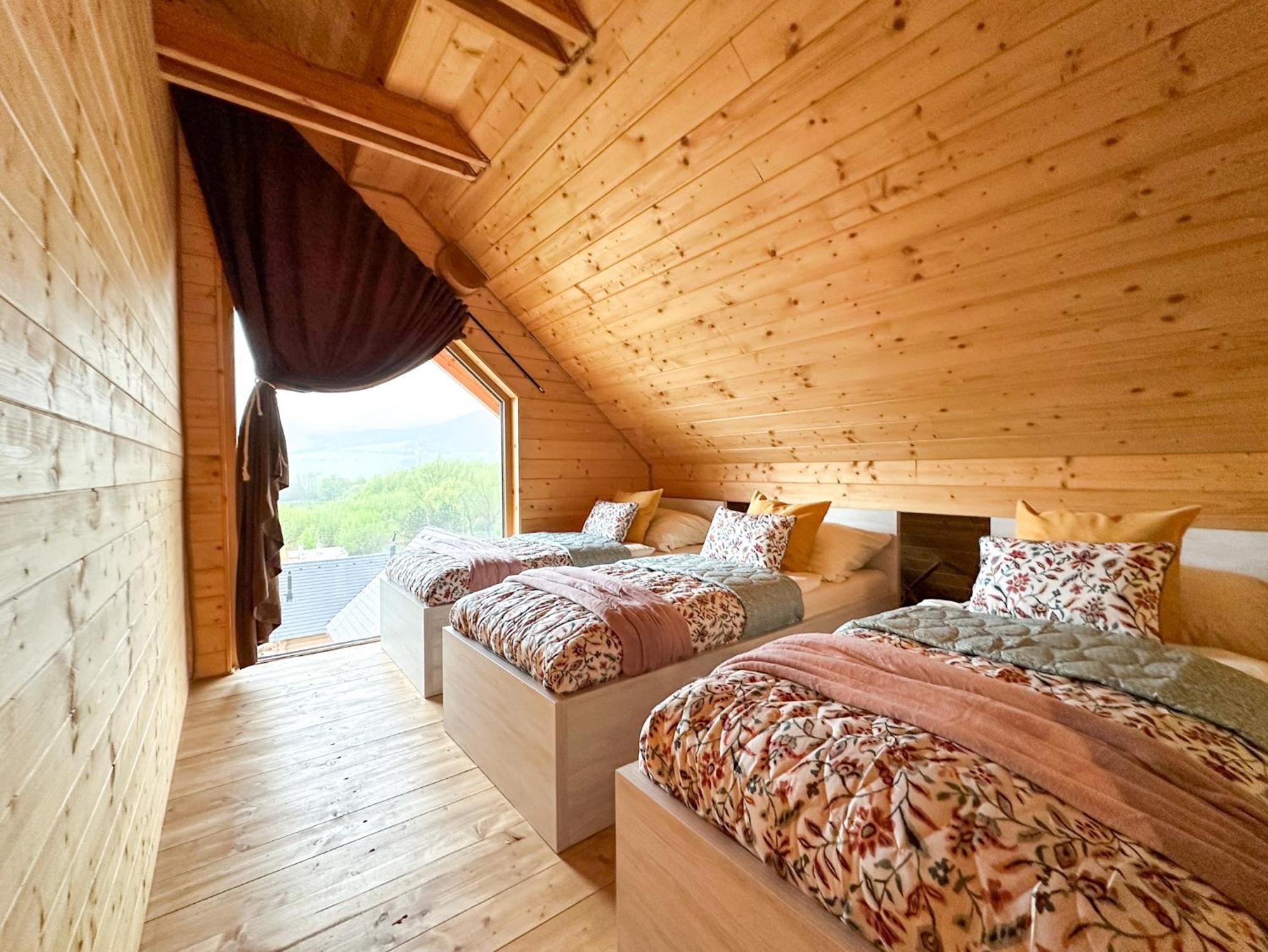 Medved, Vlk, Liska Zrubova Rozpravka Nad Rybnikom Chalet