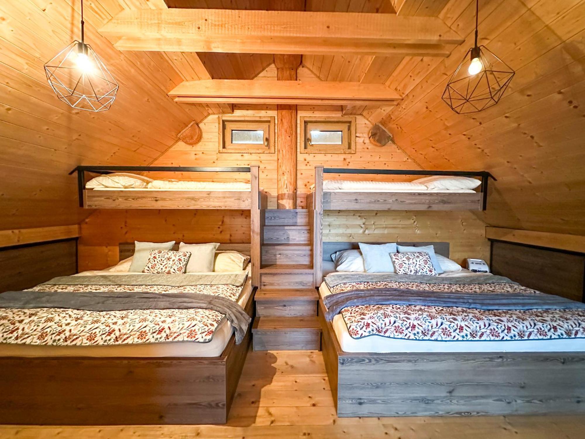 Medved, Vlk, Liska Zrubova Rozpravka Nad Rybnikom Chalet Kostolna Ves