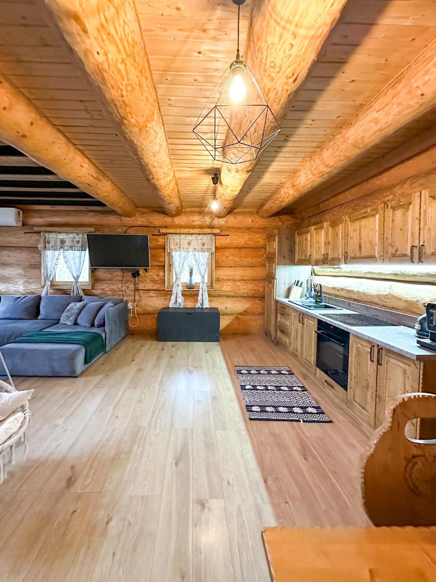 Medved, Vlk, Liska Zrubova Rozpravka Nad Rybnikom Chalet *