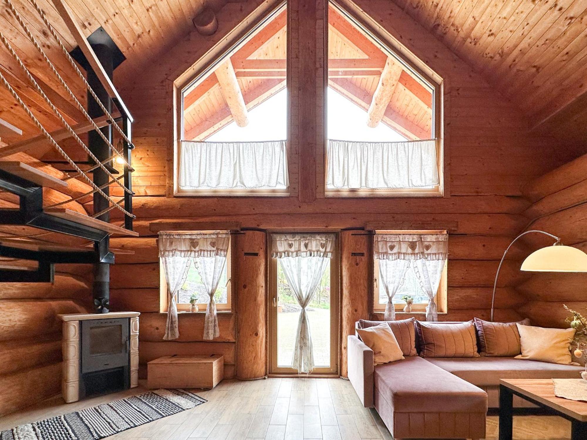 Medved, Vlk, Liska Zrubova Rozpravka Nad Rybnikom Chalet Kostolna Ves